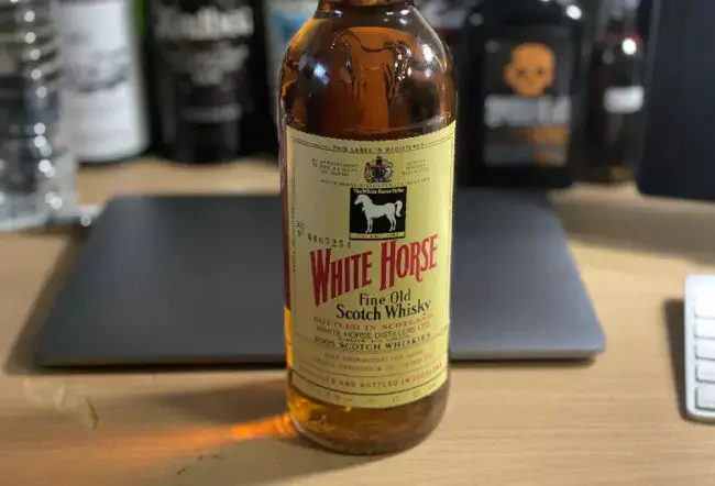 KAVALAN バーカクテル DRY ピートウイスキー・ハイボール(缶)を飲んで