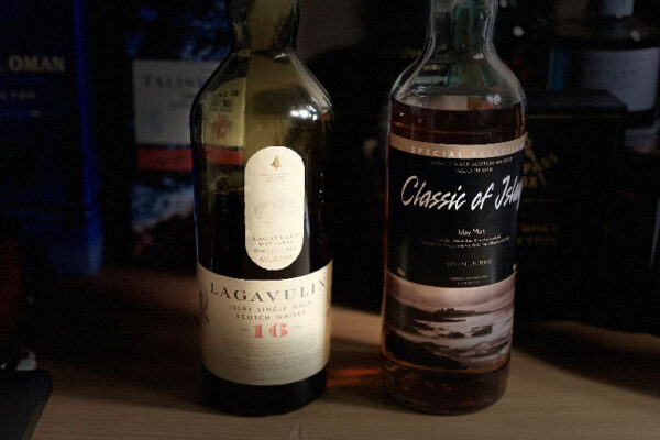 クラシック オブ アイラとラガヴーリン 16年　飲み比べ
